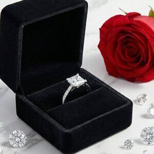 Elegant Shiny S925 Silver Princess Cut 1CT CZ Engagement Ring Size 8 Velvet Box